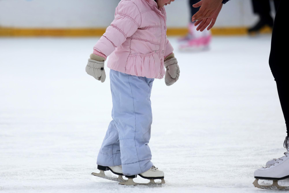 girl-helps-child-skate